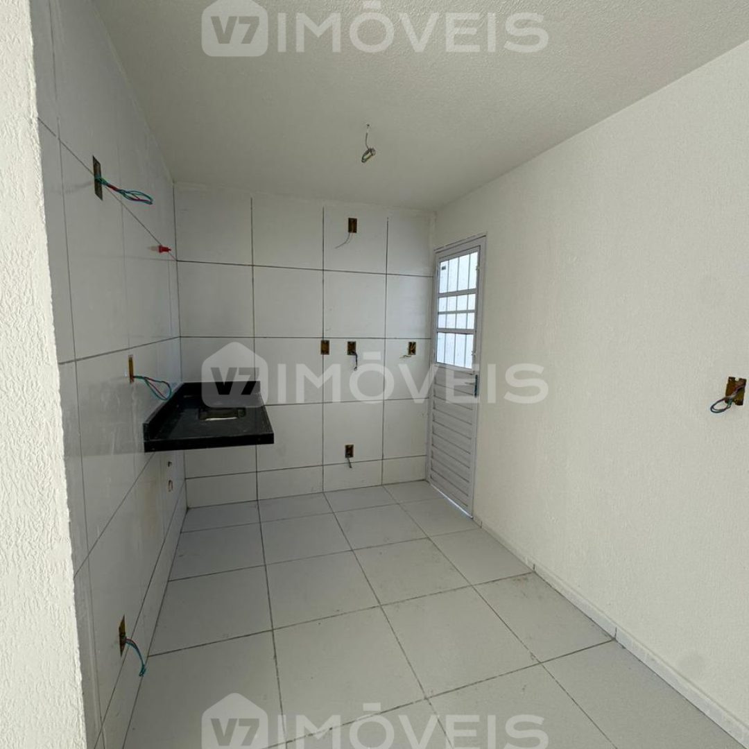 casa-com-2-quartos-a-venda-no-valentina-com-quintal-9QwA