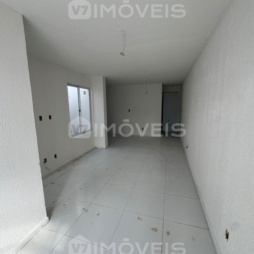 casa-com-2-quartos-a-venda-no-valentina-com-quintal-O9Kk