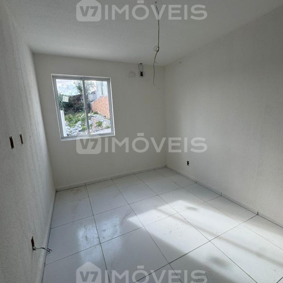 casa-com-2-quartos-a-venda-no-valentina-com-quintal-ThWu