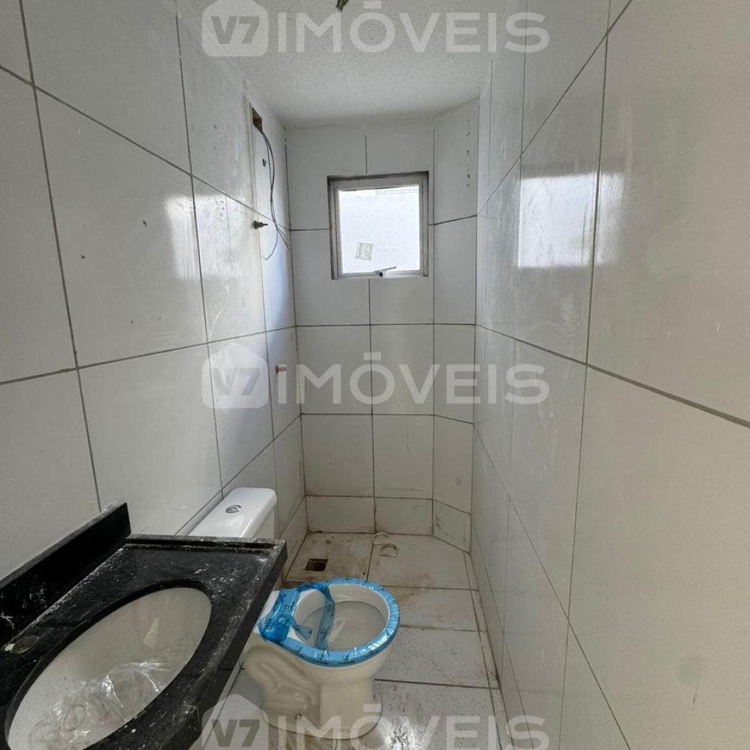 casa-com-2-quartos-a-venda-no-valentina-com-quintal-hP9m